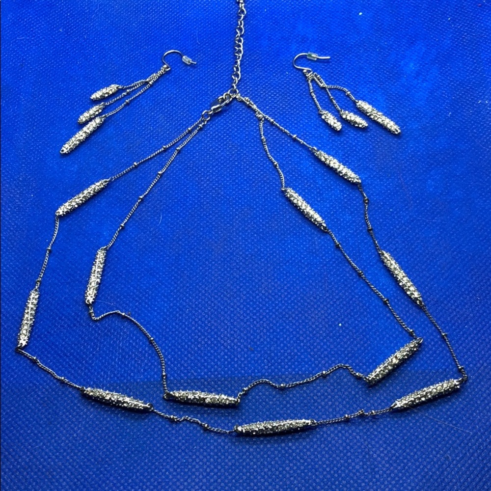 Necklace and earrings set